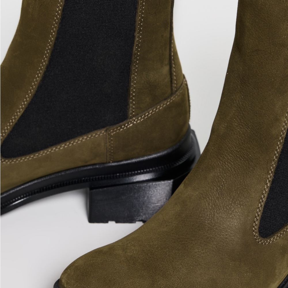 Dr. Martens
Maybole Chelsea Olive Buttersoft Boots